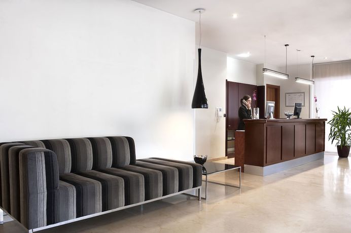 Imagen de los interiores del Hotel Exe Plaza Delicias. Foto 20