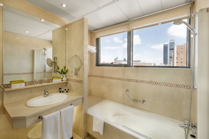 Imagen de la habitación del Hotel Exe Plaza. Foto 5