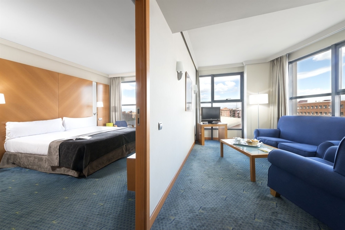 Imagen de la habitación del Hotel Exe Plaza. Foto 6