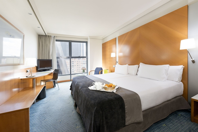 Imagen de la habitación del Hotel Exe Plaza. Foto 7