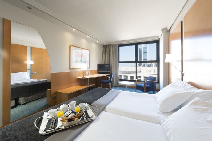 Imagen de la habitación del Hotel Exe Plaza. Foto 9