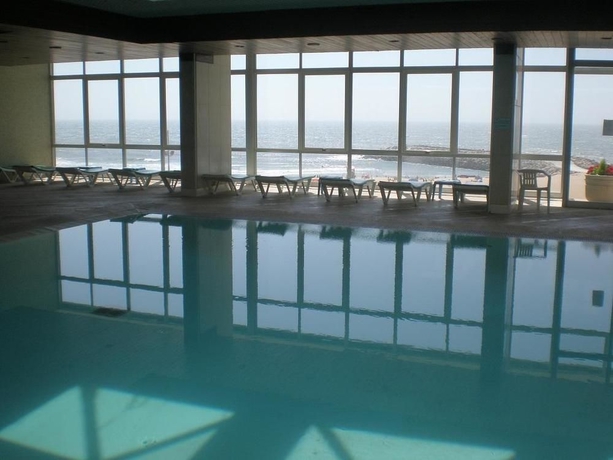Imagen de la piscina del Hotel Exe Praia Golfe. Foto 16