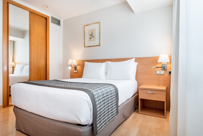 Imagen de la habitación del Hotel Exe Puerta de San Pedro. Foto 7