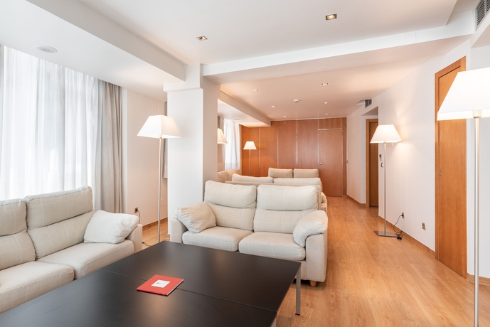 Imagen de los interiores del Hotel Exe Puerta de San Pedro. Foto 17