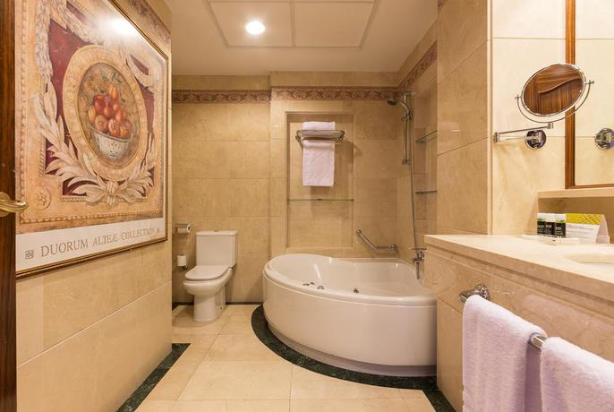 Imagen de la habitación del Hotel Exe Reina Isabel. Foto 4