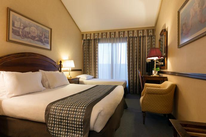 Imagen de la habitación del Hotel Exe Reina Isabel. Foto 5