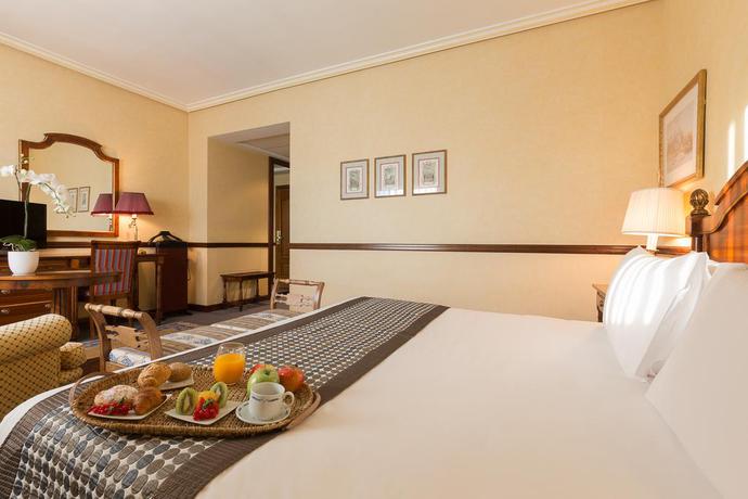 Imagen de la habitación del Hotel Exe Reina Isabel. Foto 6