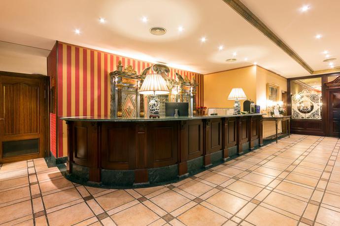 Imagen de los interiores del Hotel Exe Reina Isabel. Foto 11