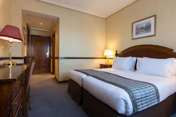 Imagen de la habitación del Hotel Exe Reina Isabel. Foto 8