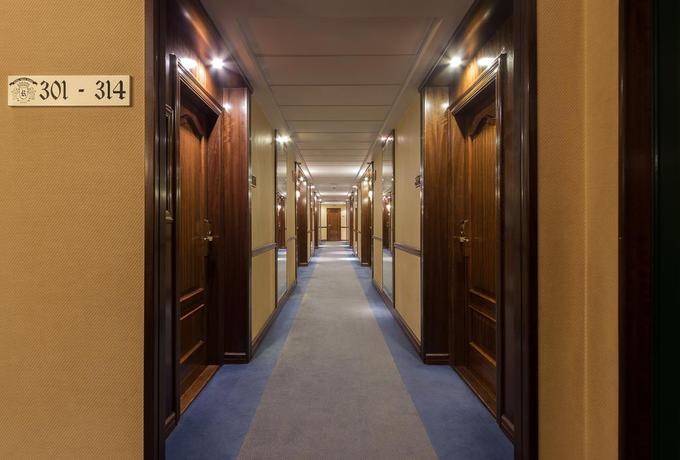 Imagen de los interiores del Hotel Exe Reina Isabel. Foto 12