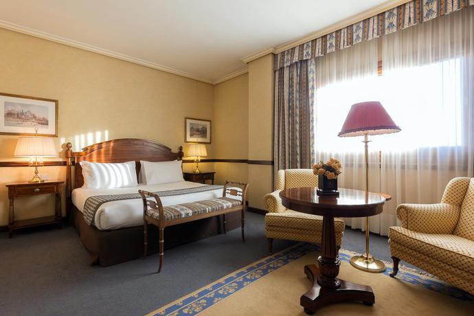 Imagen de la habitación del Hotel Exe Reina Isabel. Foto 9