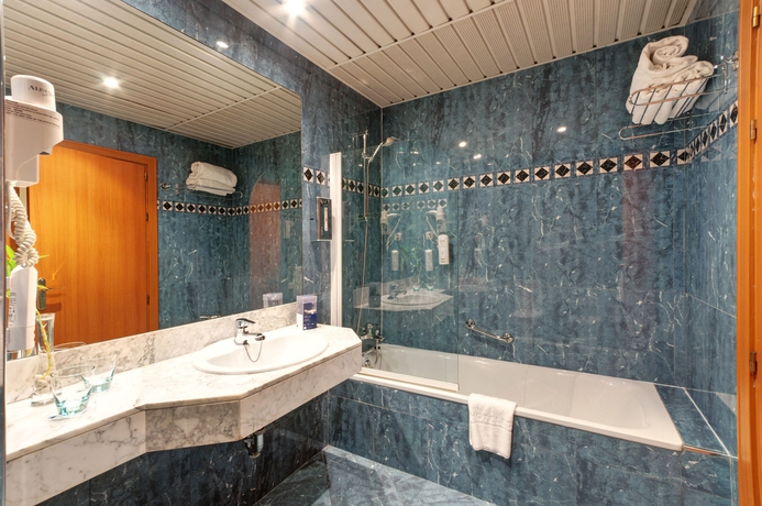 Imagen de la habitación del Hotel Exe Sevilla Macarena. Foto 8