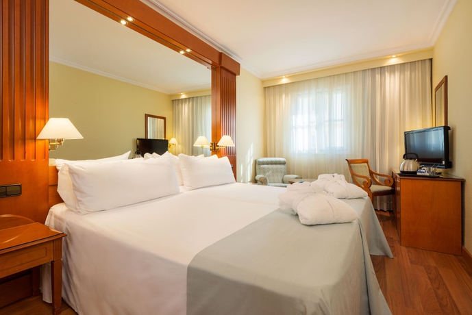 Imagen de la habitación del Hotel Exe Sevilla Macarena. Foto 11