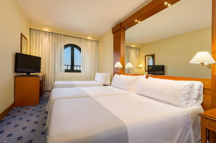 Imagen de la habitación del Hotel Exe Sevilla Macarena. Foto 12