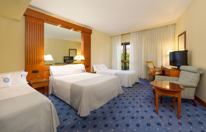 Imagen de la habitación del Hotel Exe Sevilla Macarena. Foto 13