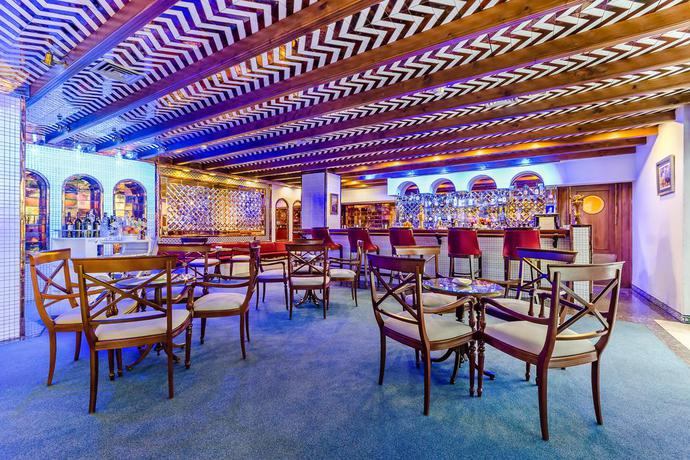 Imagen del bar/restaurante del Hotel Exe Sevilla Macarena. Foto 4