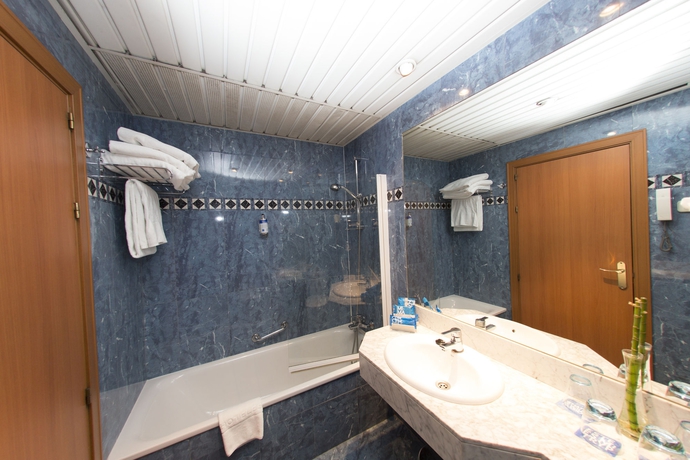 Imagen de la habitación del Hotel Exe Sevilla Macarena. Foto 15