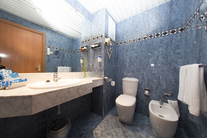 Imagen de la habitación del Hotel Exe Sevilla Macarena. Foto 16