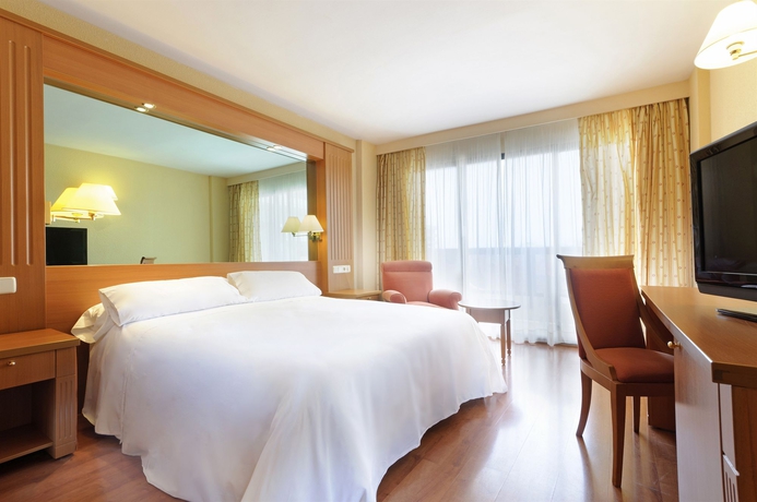 Imagen de la habitación del Hotel Exe Sevilla Macarena. Foto 17