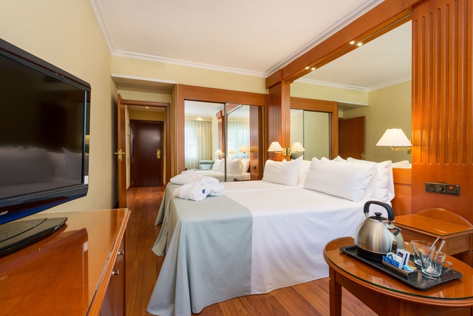 Imagen de la habitación del Hotel Exe Sevilla Macarena. Foto 19