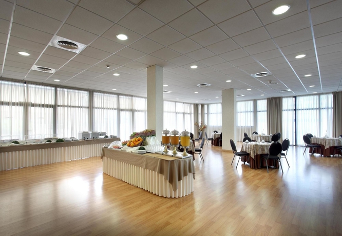 Imagen del bar/restaurante del Hotel Exe Sevilla Palmera. Foto 4