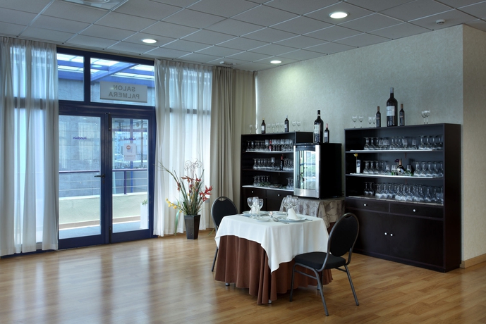 Imagen del bar/restaurante del Hotel Exe Sevilla Palmera. Foto 6