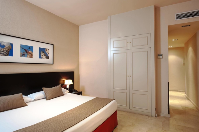 Imagen de la habitación del Hotel Exe Suites 33. Foto 3