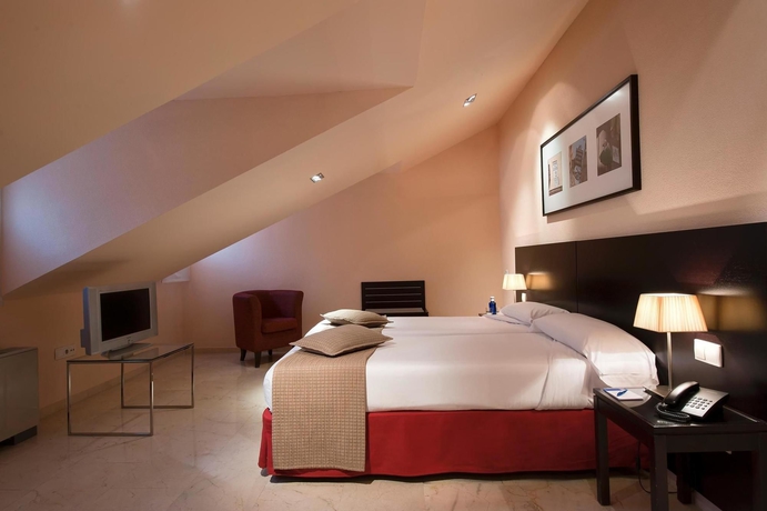 Imagen de la habitación del Hotel Exe Suites 33. Foto 6