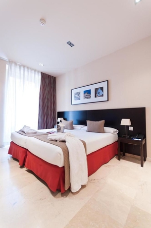 Imagen de la habitación del Hotel Exe Suites 33. Foto 8