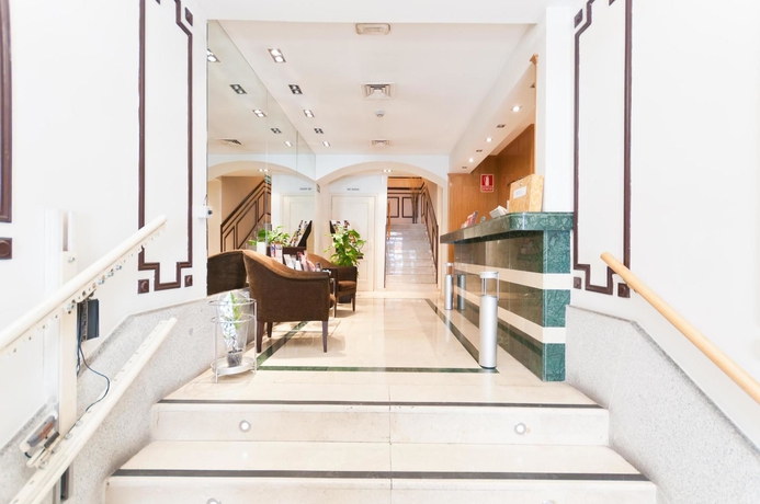 Imagen de los interiores del Hotel Exe Suites 33. Foto 15