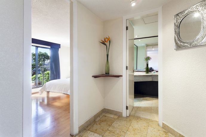 Imagen de los interiores del Hotel Exe Suites San Marino. Foto 11