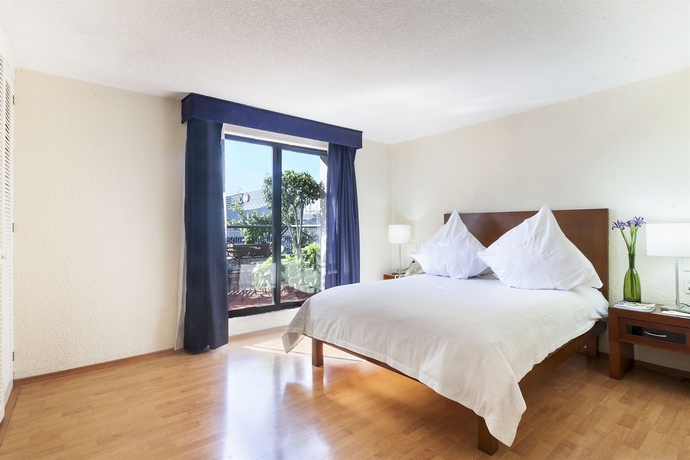 Imagen de la habitación del Hotel Exe Suites San Marino. Foto 7