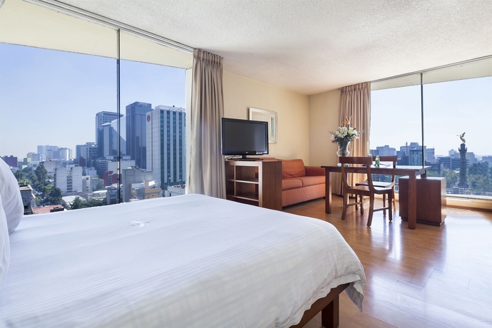 Imagen de la habitación del Hotel Exe Suites San Marino. Foto 9