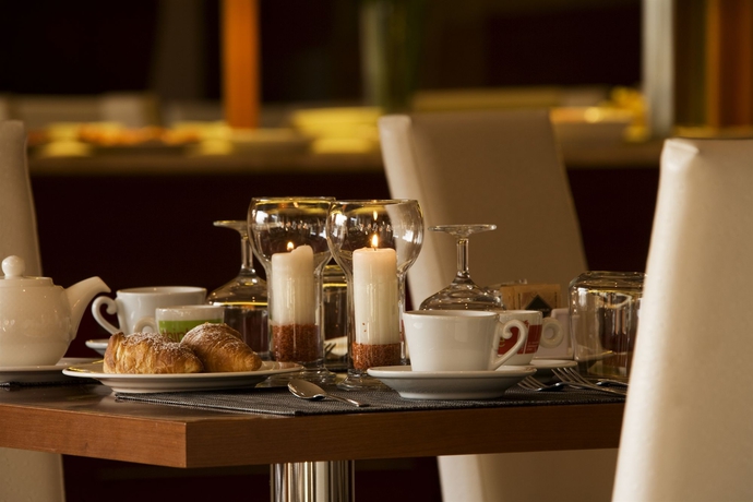 Imagen del bar/restaurante del Hotel Exe Toscana. Foto 5