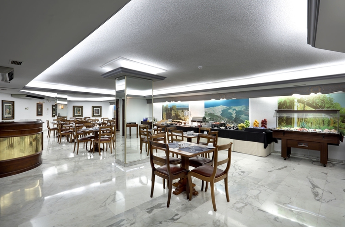 Imagen del bar/restaurante del Hotel Exe Triunfo. Foto 5