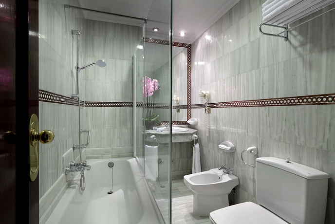 Imagen de la habitación del Hotel Exe Triunfo. Foto 11