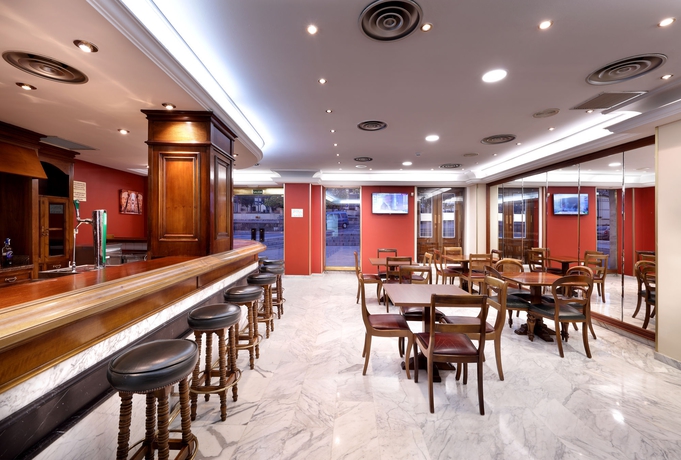 Imagen del bar/restaurante del Hotel Exe Triunfo. Foto 7