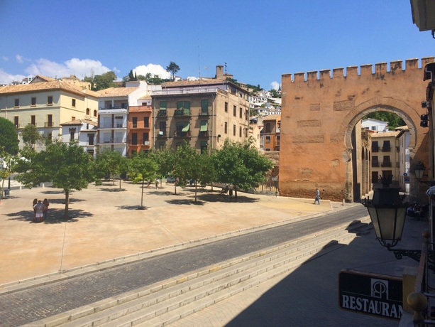 Imagen de los exteriores del Hotel Exe Triunfo. Foto 13