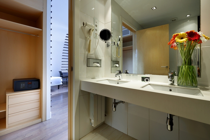 Imagen de la habitación del Hotel Exe Victoria Palace. Foto 6