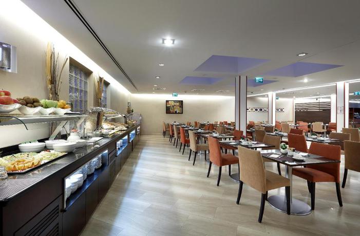 Imagen del bar/restaurante del Hotel Exe Vienna. Foto 1