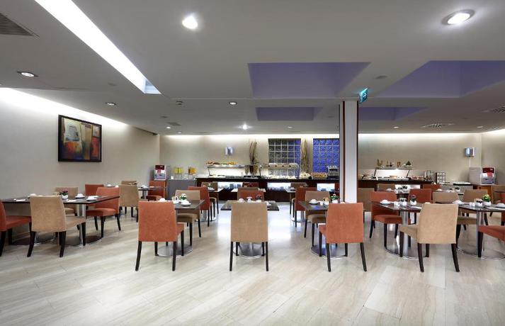 Imagen del bar/restaurante del Hotel Exe Vienna. Foto 2