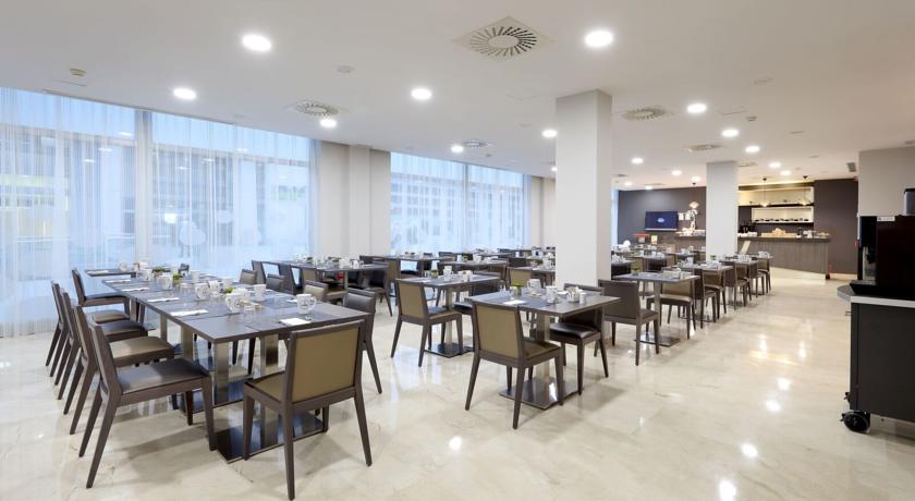 Imagen del bar/restaurante del Hotel Exe Zaragoza Wtc. Foto 2