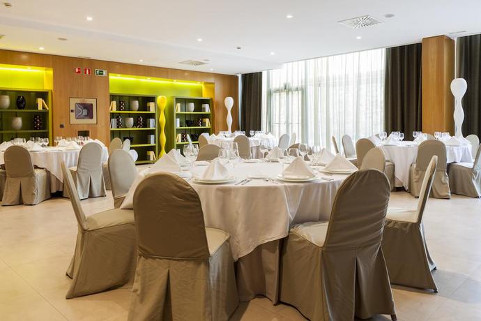 Imagen del bar/restaurante del Hotel Exe Zizur Pamplona. Foto 2