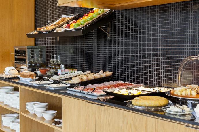 Imagen del bar/restaurante del Hotel Exe Zizur Pamplona. Foto 3