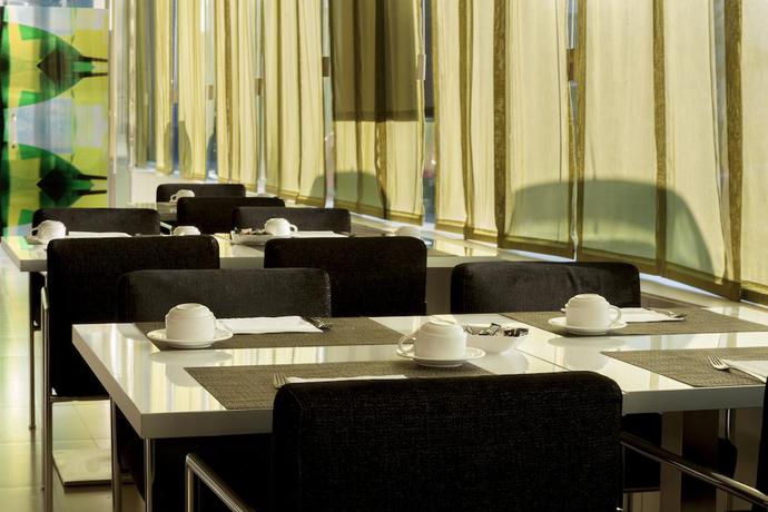 Imagen del bar/restaurante del Hotel Exe Zizur Pamplona. Foto 4