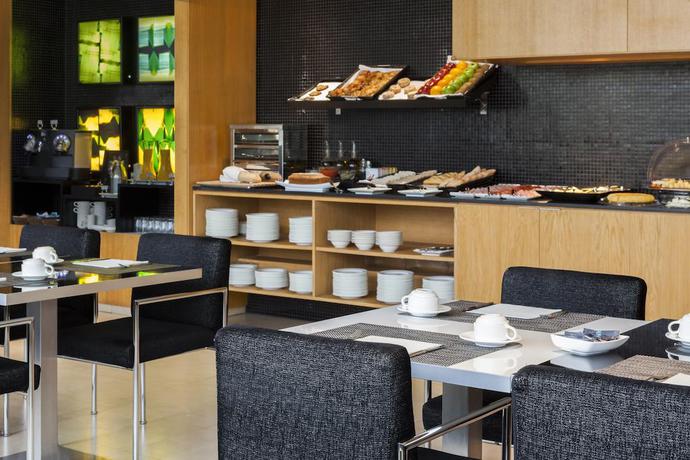 Imagen del bar/restaurante del Hotel Exe Zizur Pamplona. Foto 5