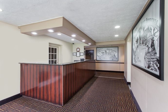 Imagen de los interiores del Hotel Executive East Syracuse. Foto 13