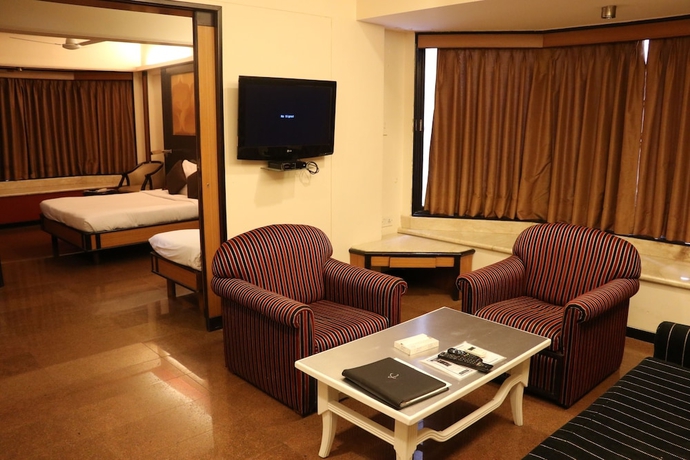 Imagen de la habitación del Hotel Executive Enclave. Foto 2