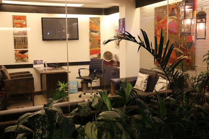 Imagen de los interiores del Hotel Executive Enclave. Foto 19