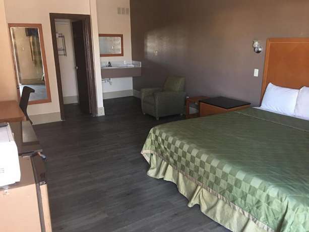 Imagen de la habitación del Hotel Executive Inn And Suites. Foto 6